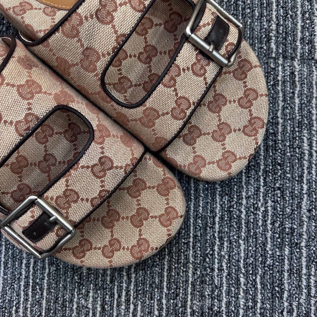 54B123ZDE Stylish slippers