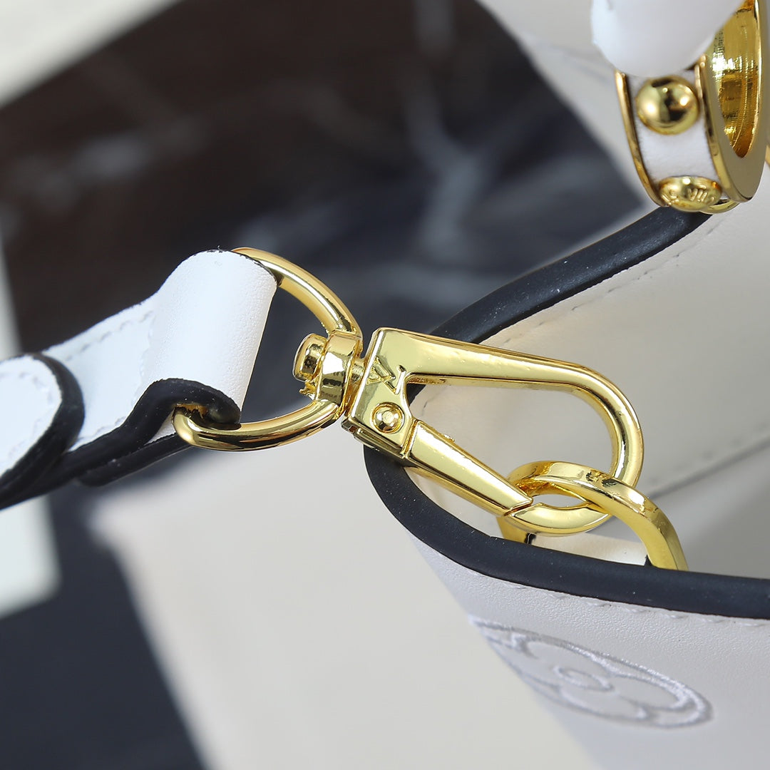 1XE182BDE Stylish leather bag 