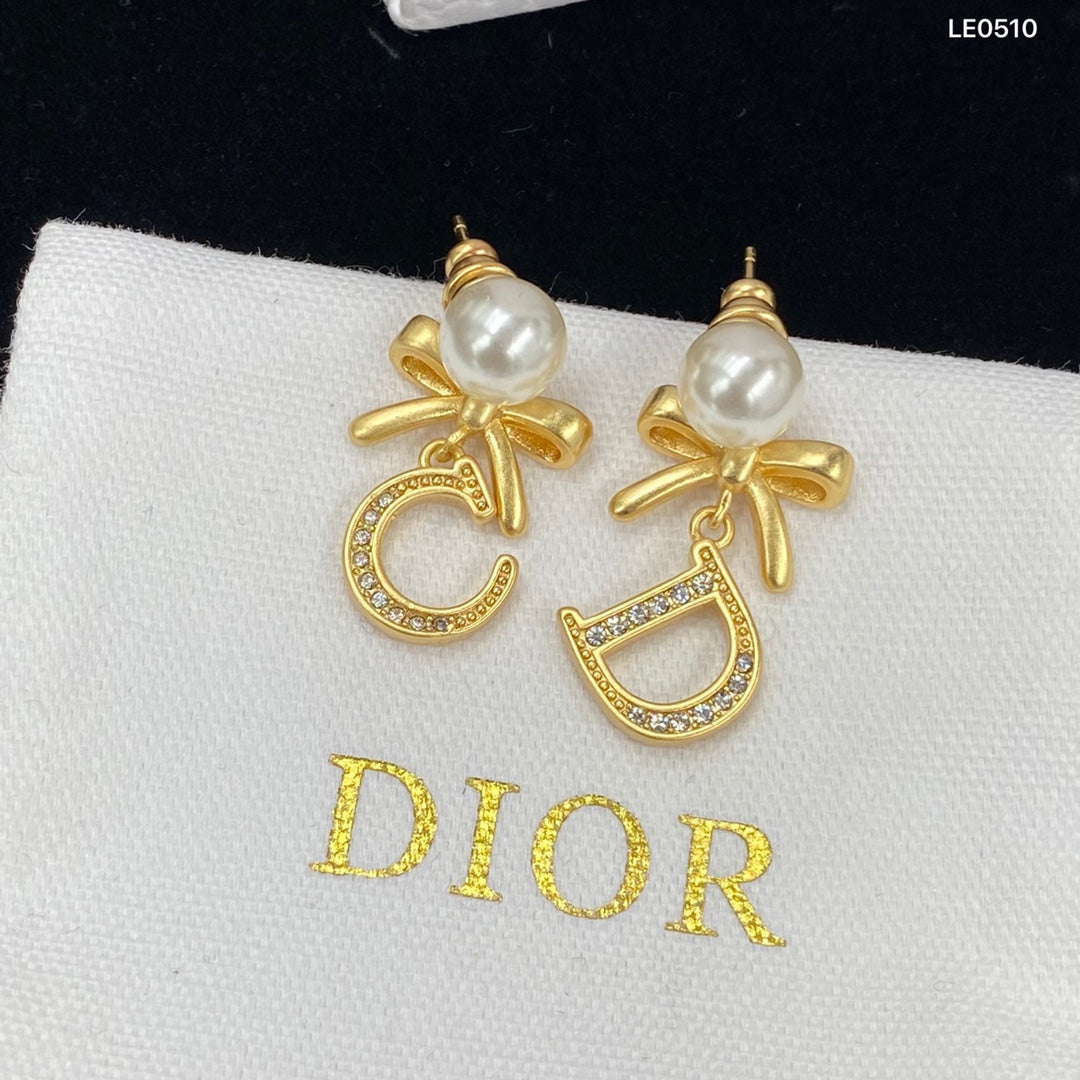 1YD201EDE Stylish Earrings