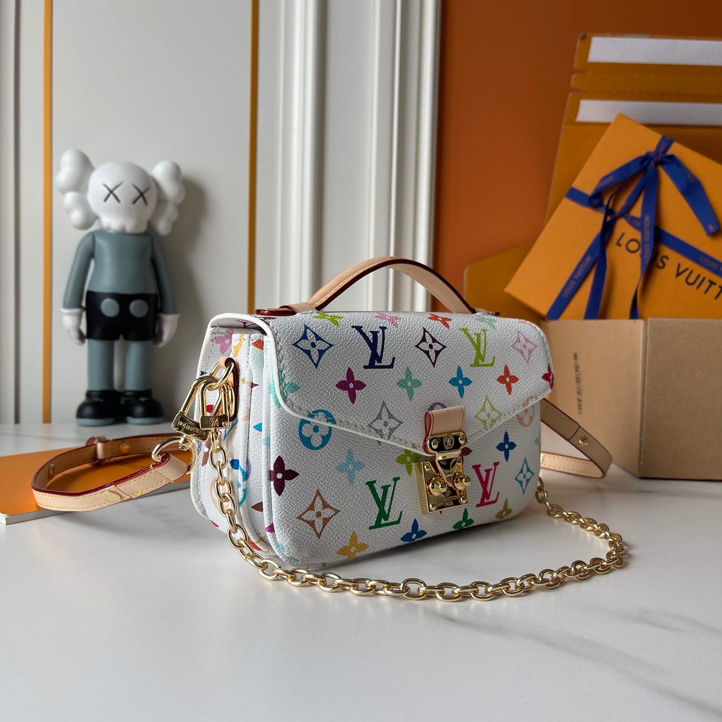 155NE38BDE Stylish leather bag