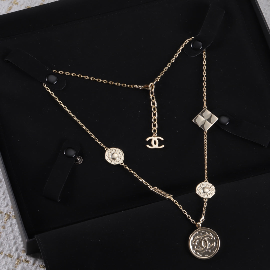 14C689KDE Stylish Necklaces