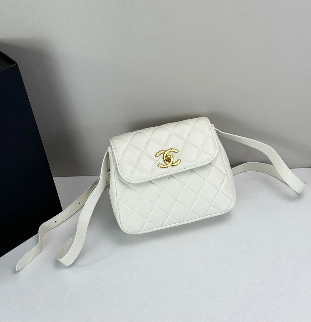15RC63BDE Stylish leather bag