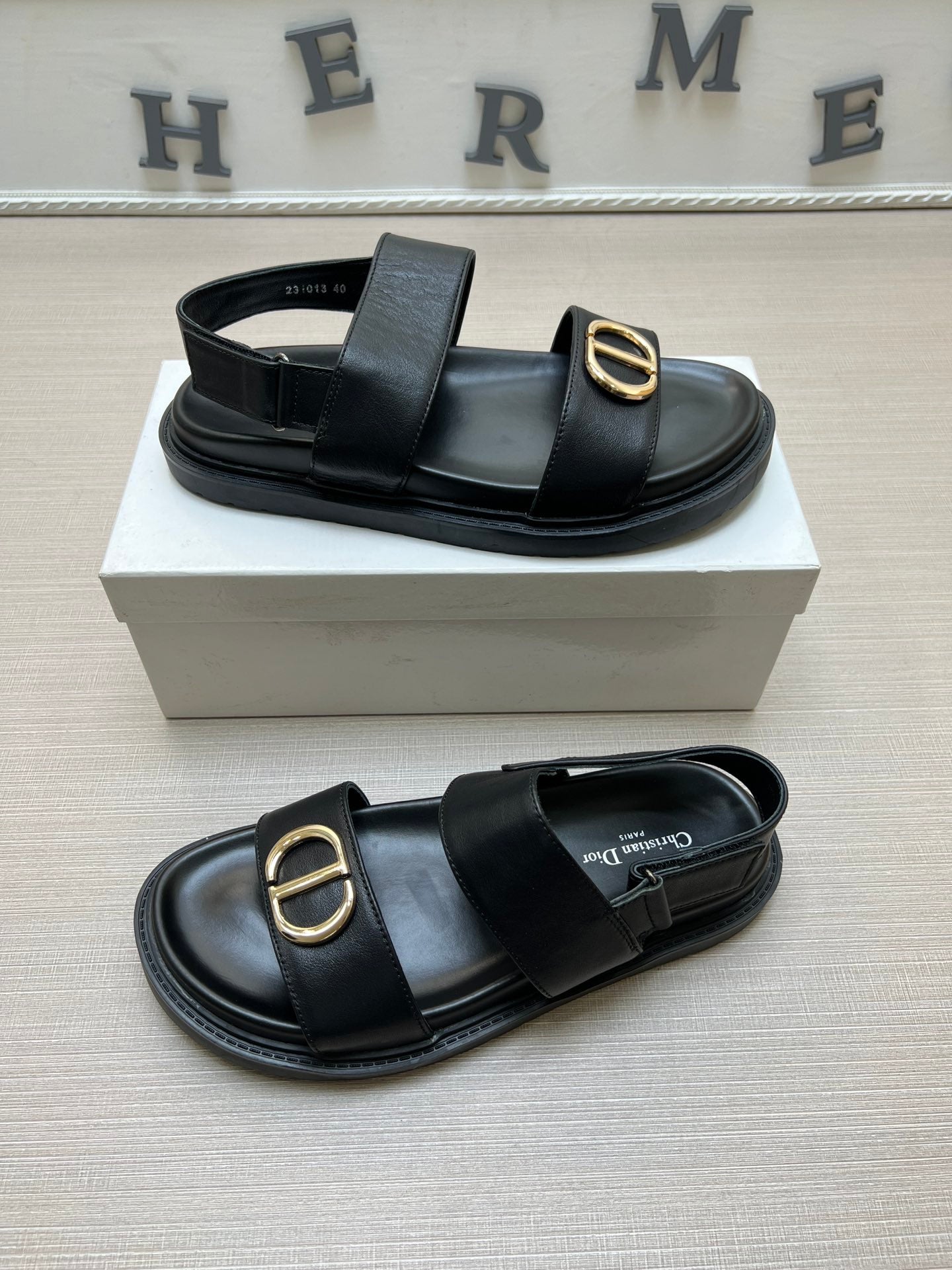 54D115ZDE Stylish slippers