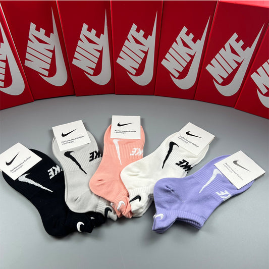 235QA69SDE Stylish socks(5 pairs )