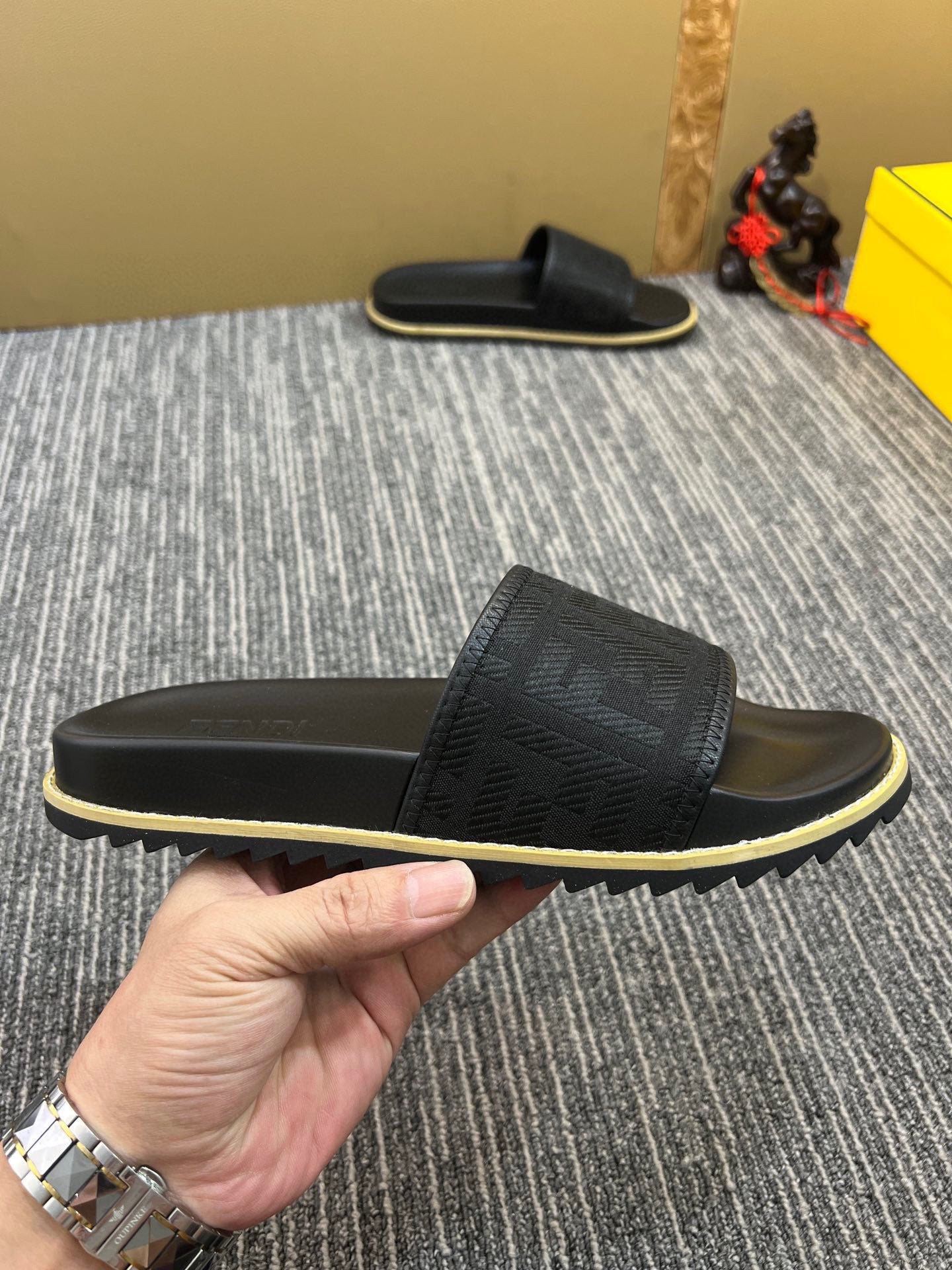 5XF105ZDE Stylish Slippers