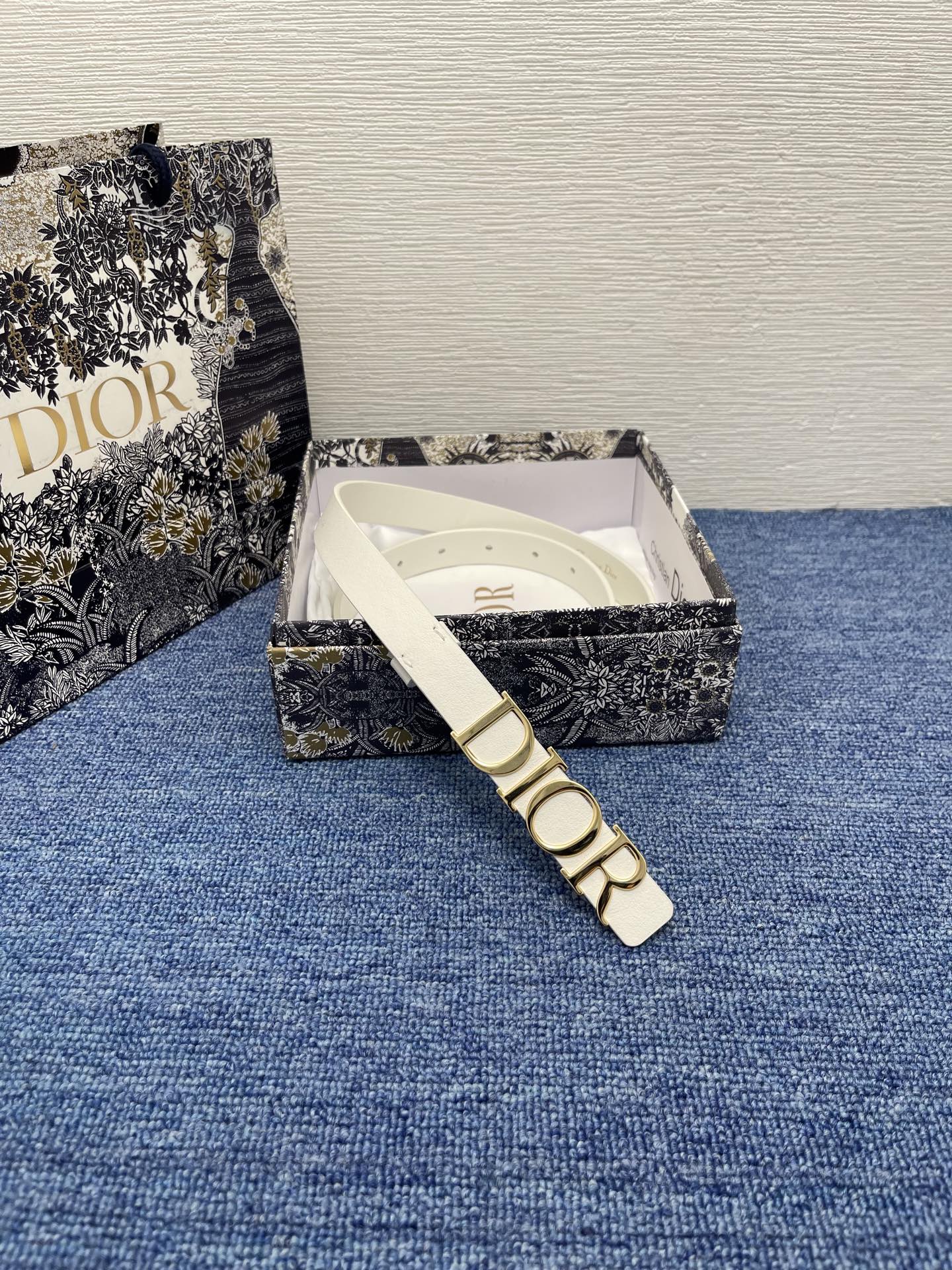 155RD203PDE Stylish  High quality belt With full package