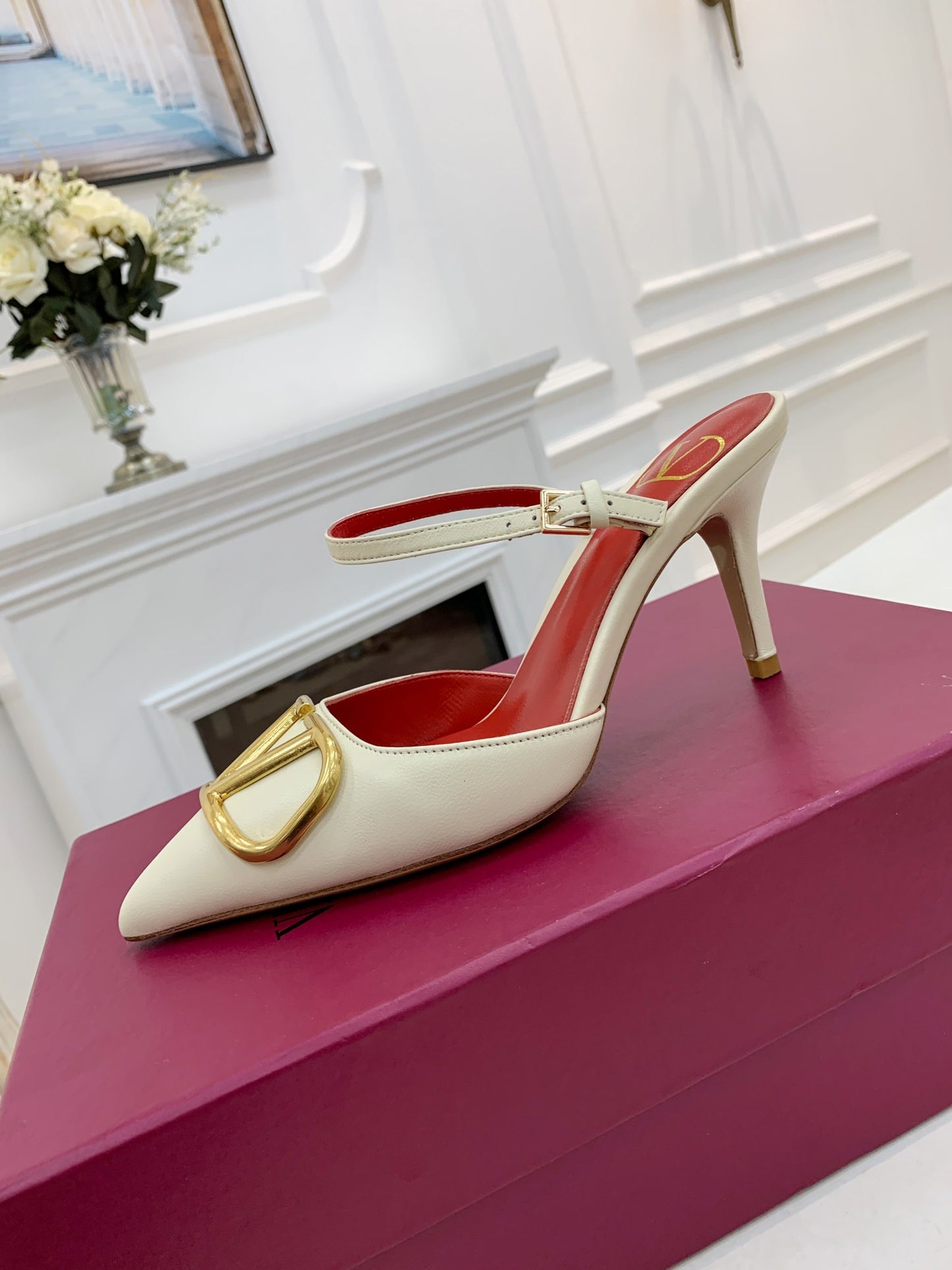 2YVL28ZDE Stylish leather  High heels