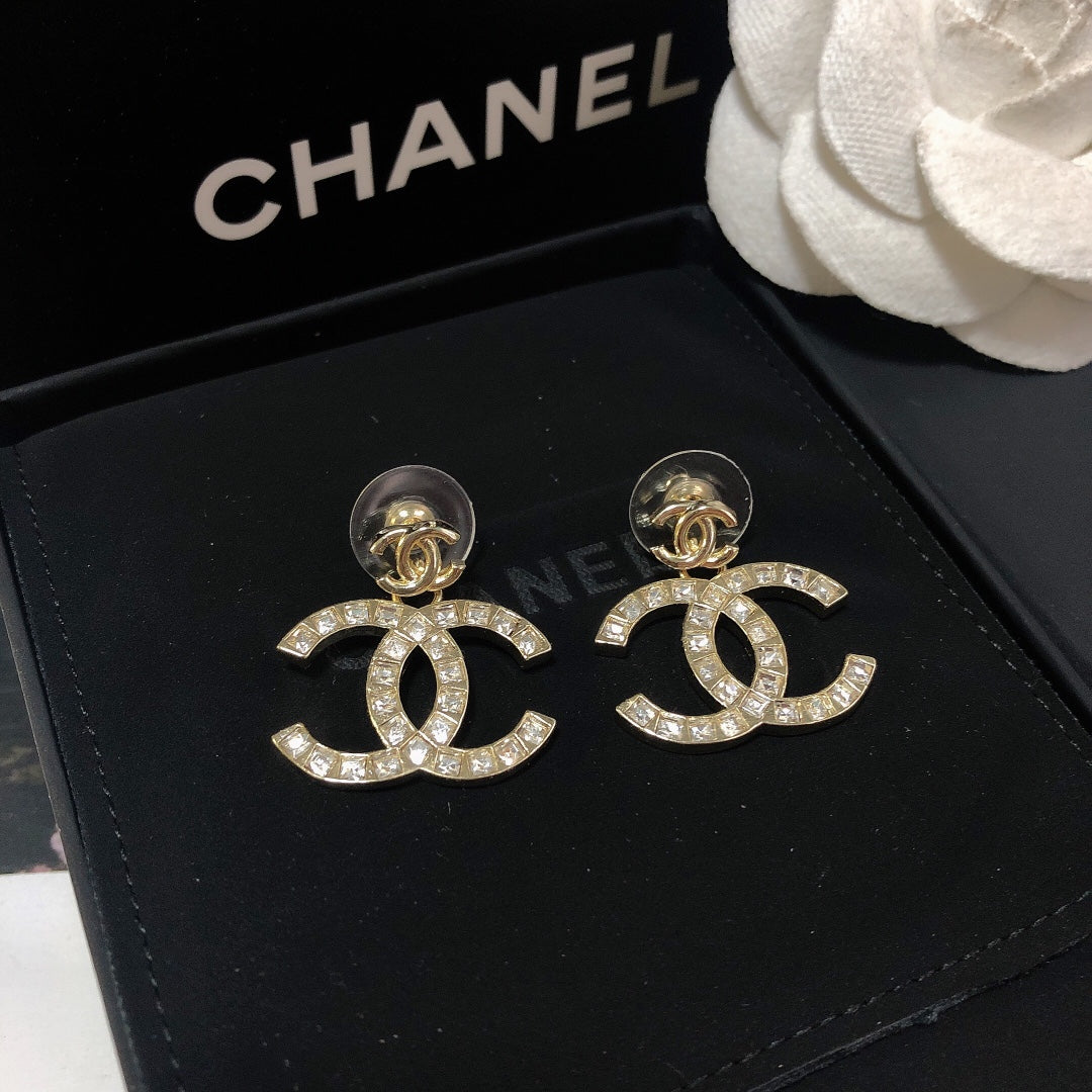 14C66EDE Stylish Earrings