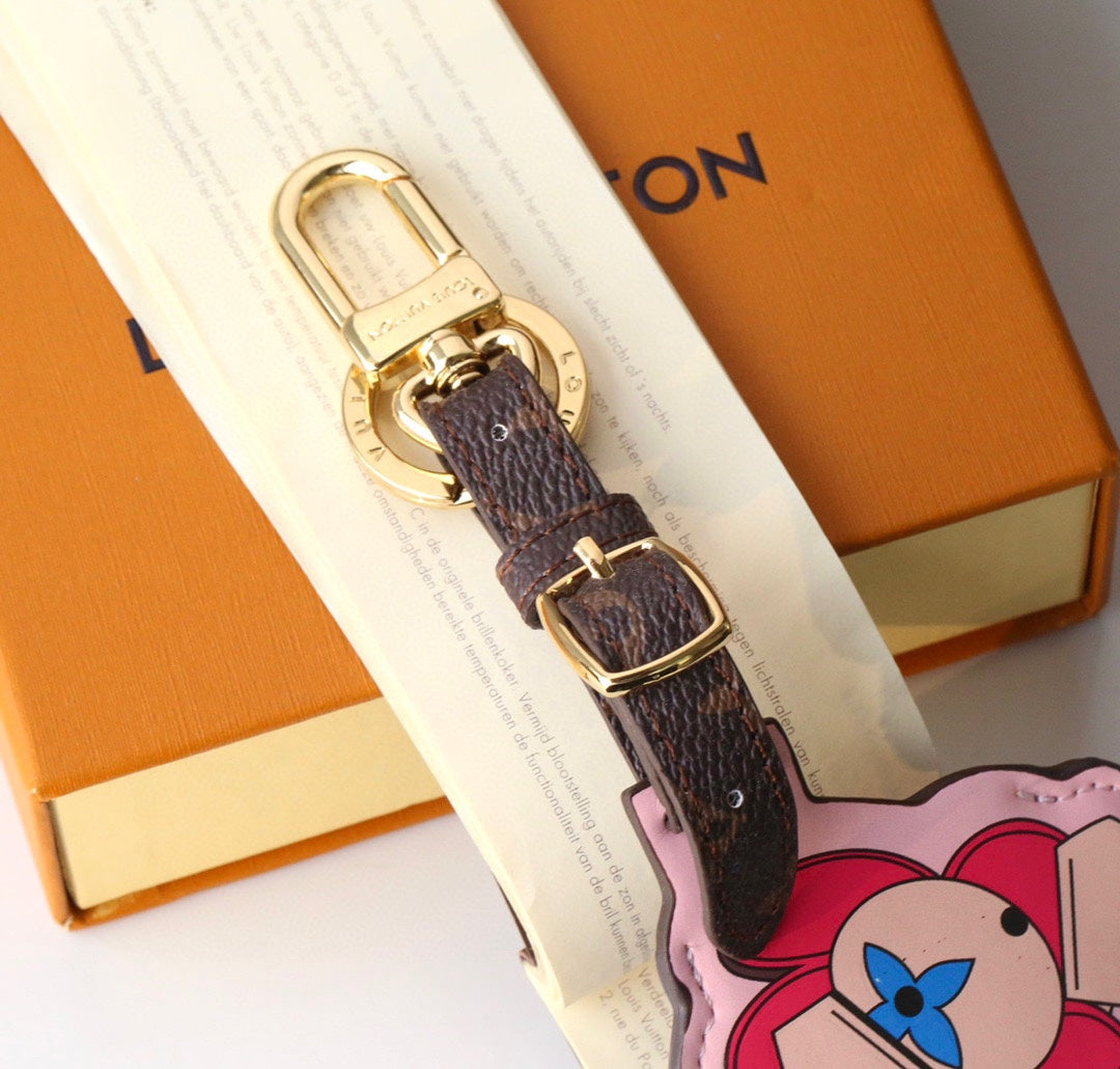 3RE23ADE Stylish key closure