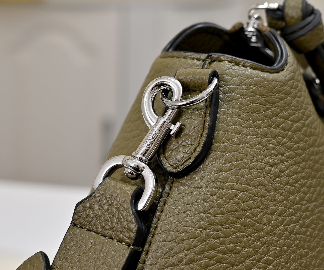 1WF109BDE Stylish leather bag