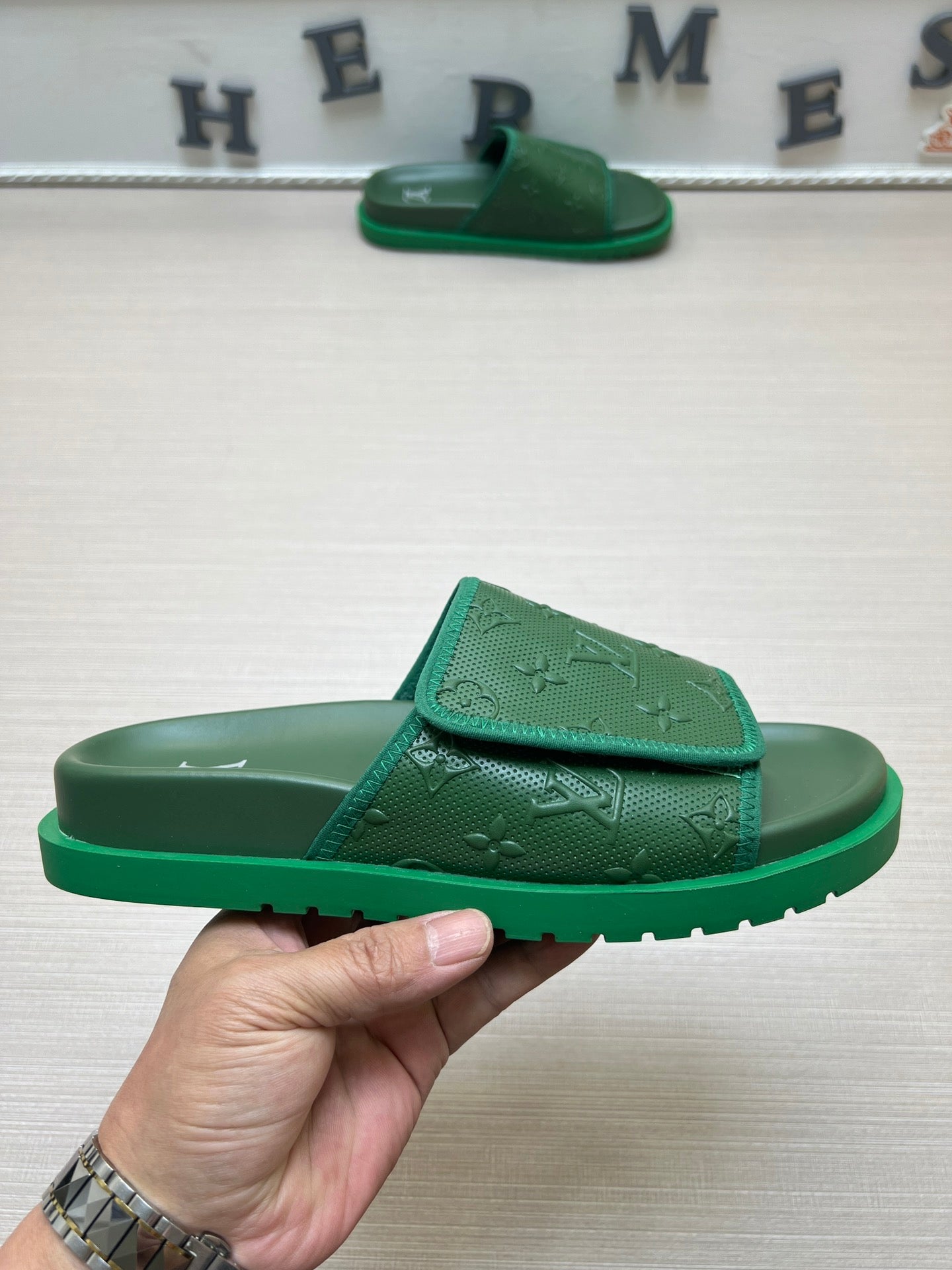 54E112ZDE Stylish slippers