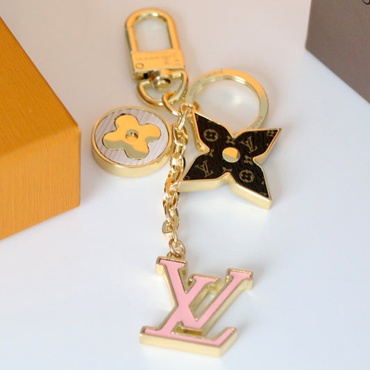 165XE13ADE Stylish Keychains