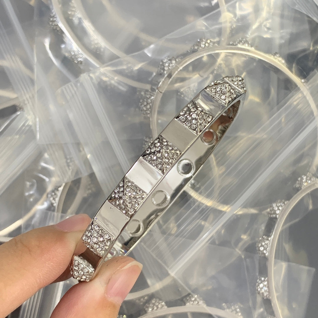 84VL62KDE Stylish Bracelets