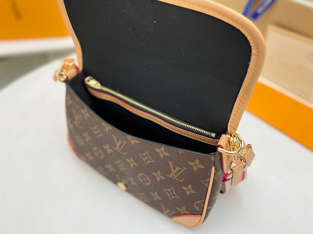 2XE028BDE Stylish leather bag 