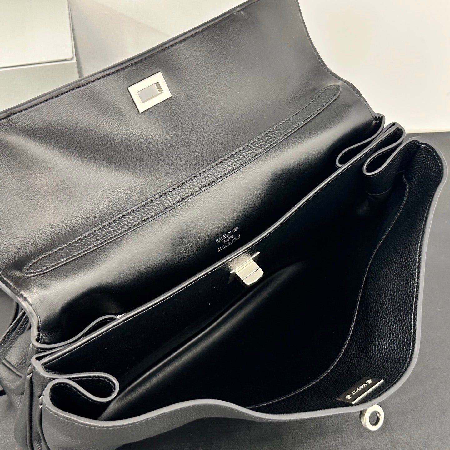 15XJ4BDE Stylish leather bag