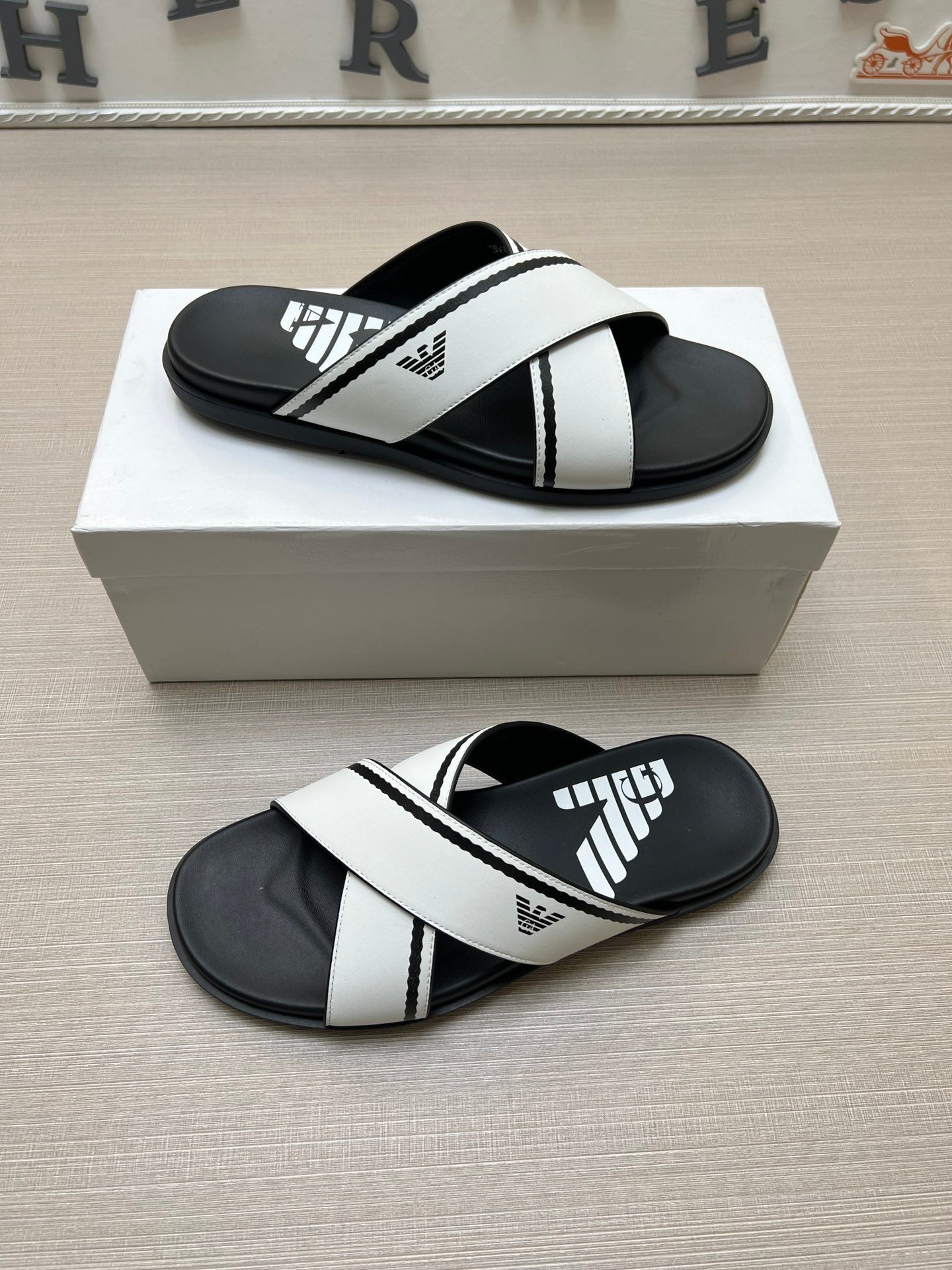 54A103ZDE Stylish slippers