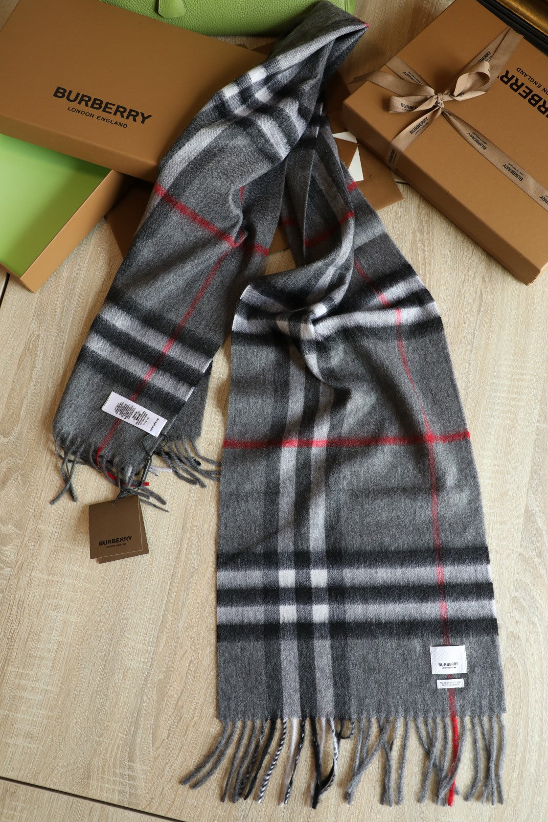 185ZR3WDE Stylish Winter Scarves