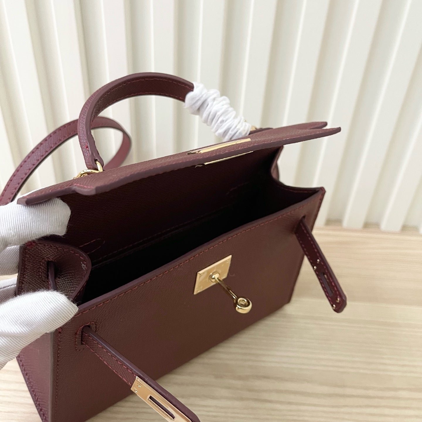 2WH26BDE Stylish leather bag