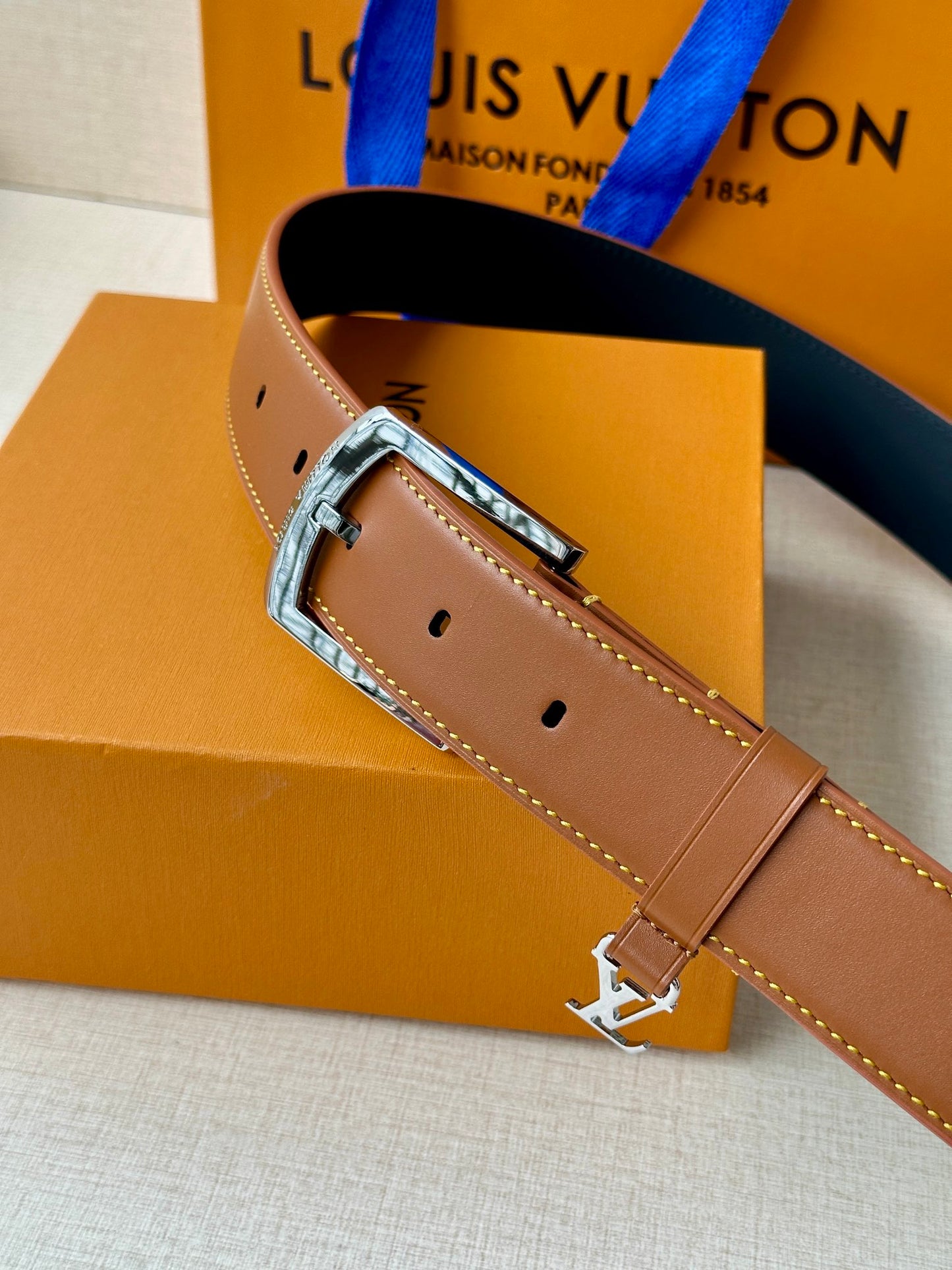 1WE160PDE Stylish  High quality belt With full package