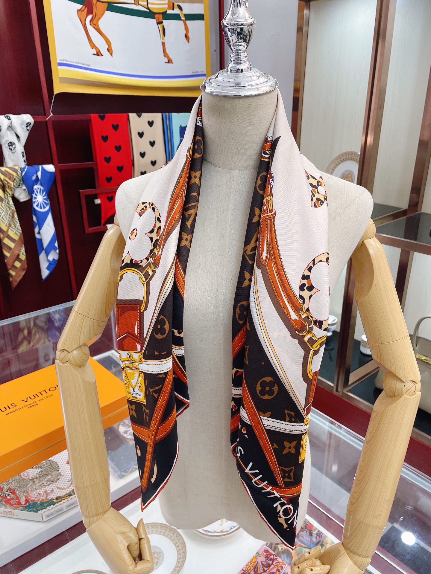 155NE6WDE Stylish Silk Scarve
