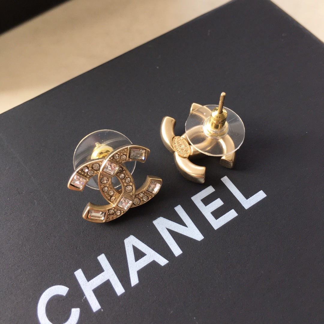 14C52EDE Stylish Earrings