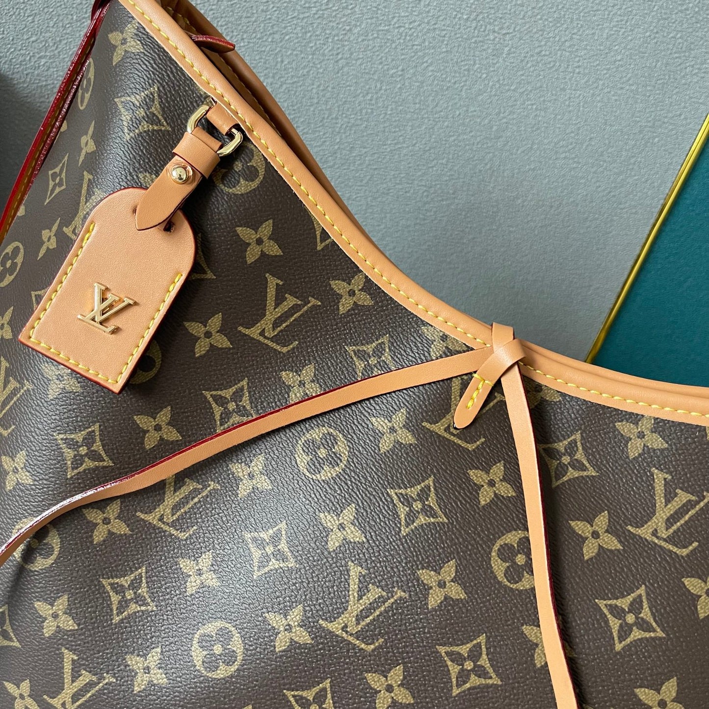 12XE277BDE Stylish leather bag 