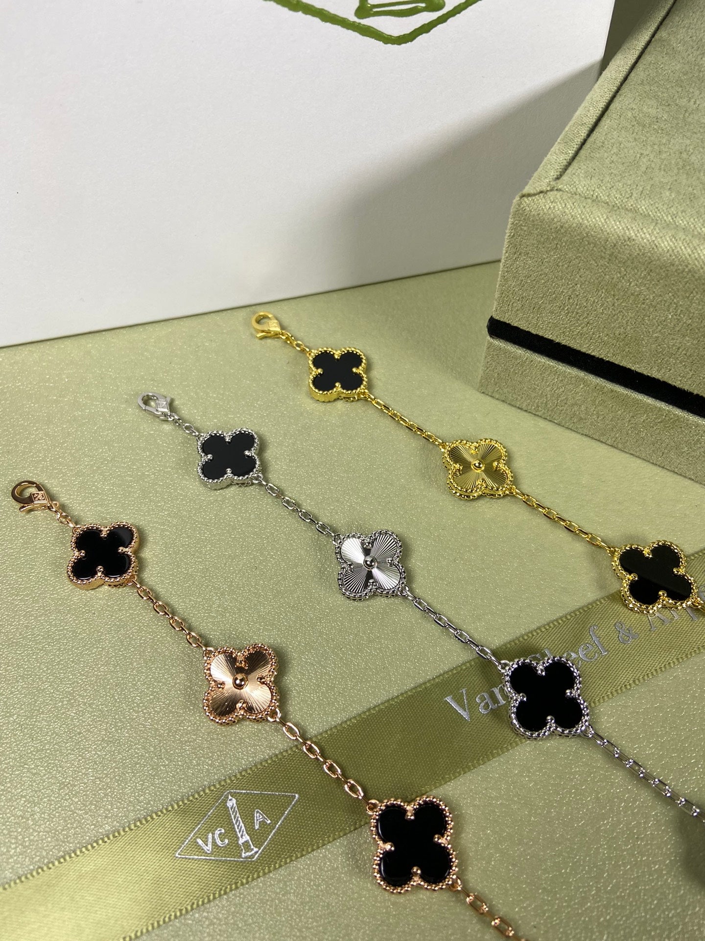 5XVA181KDE Stylish bracelets  5 flowers normal size1.5cm flower