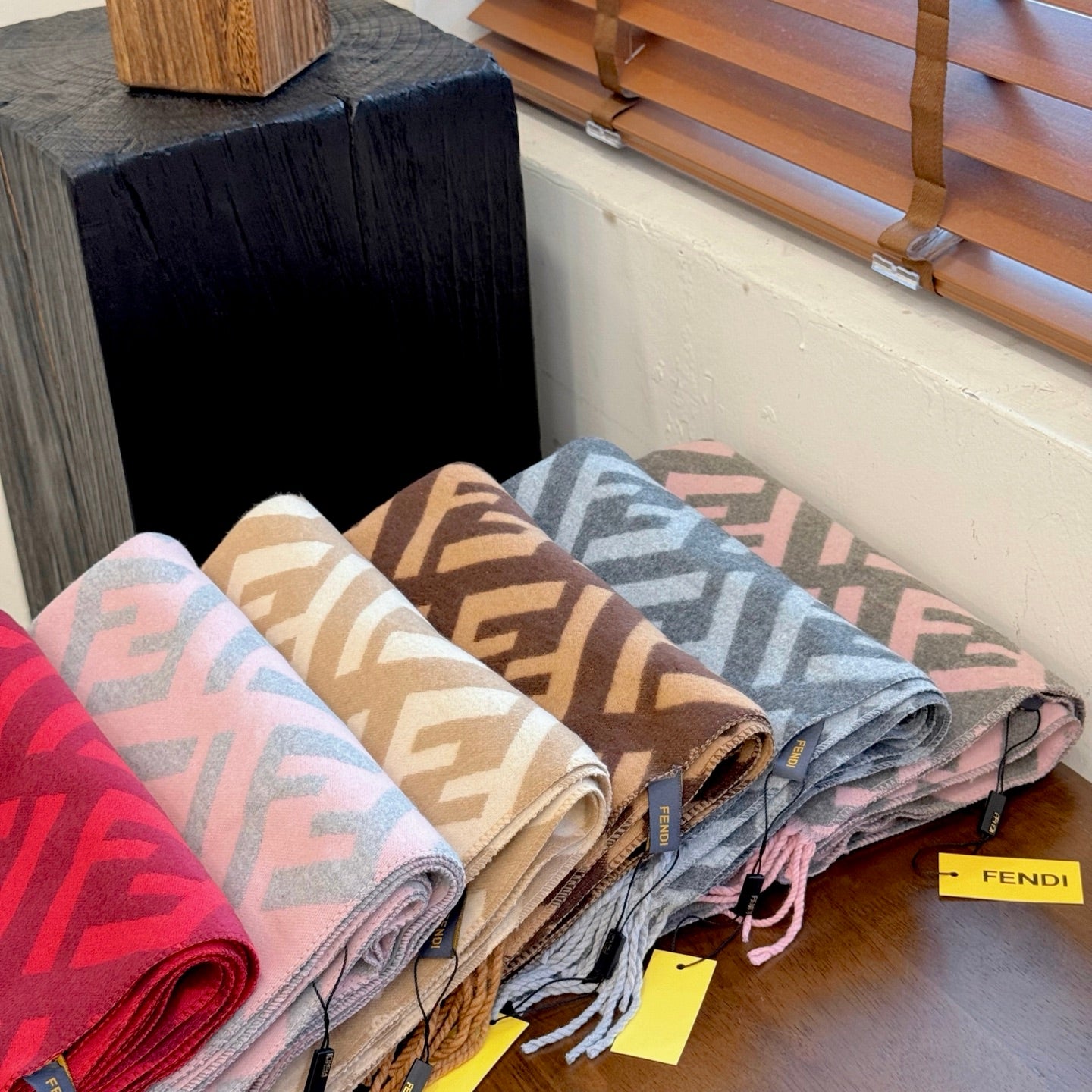 185ZF29WDE Stylish Winter Scarves