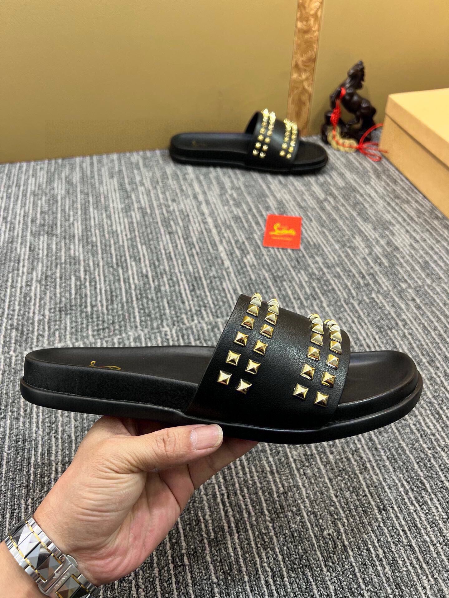 54A126ZDE Stylish slippers