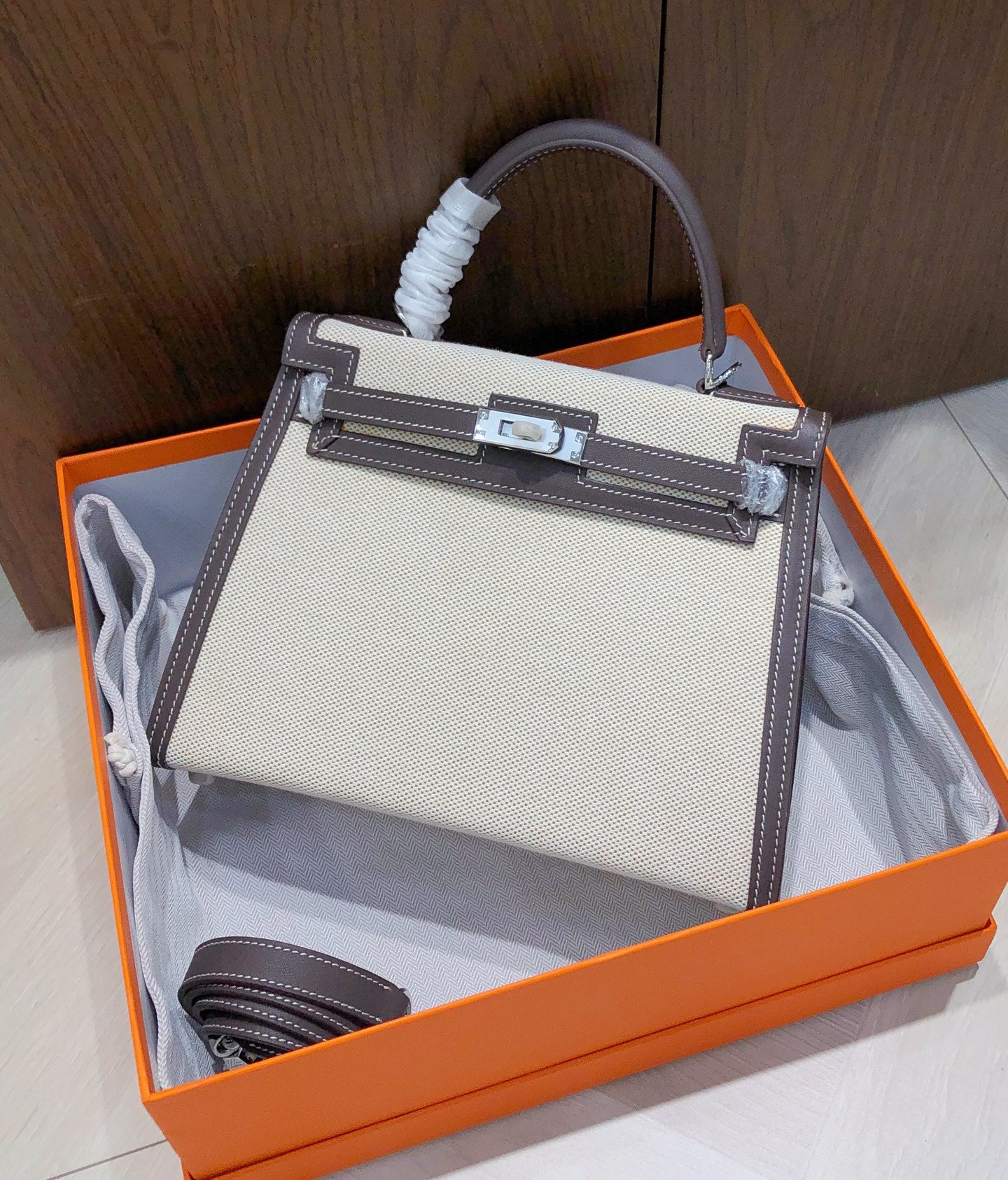 15RH119BDE Stylish leather bag