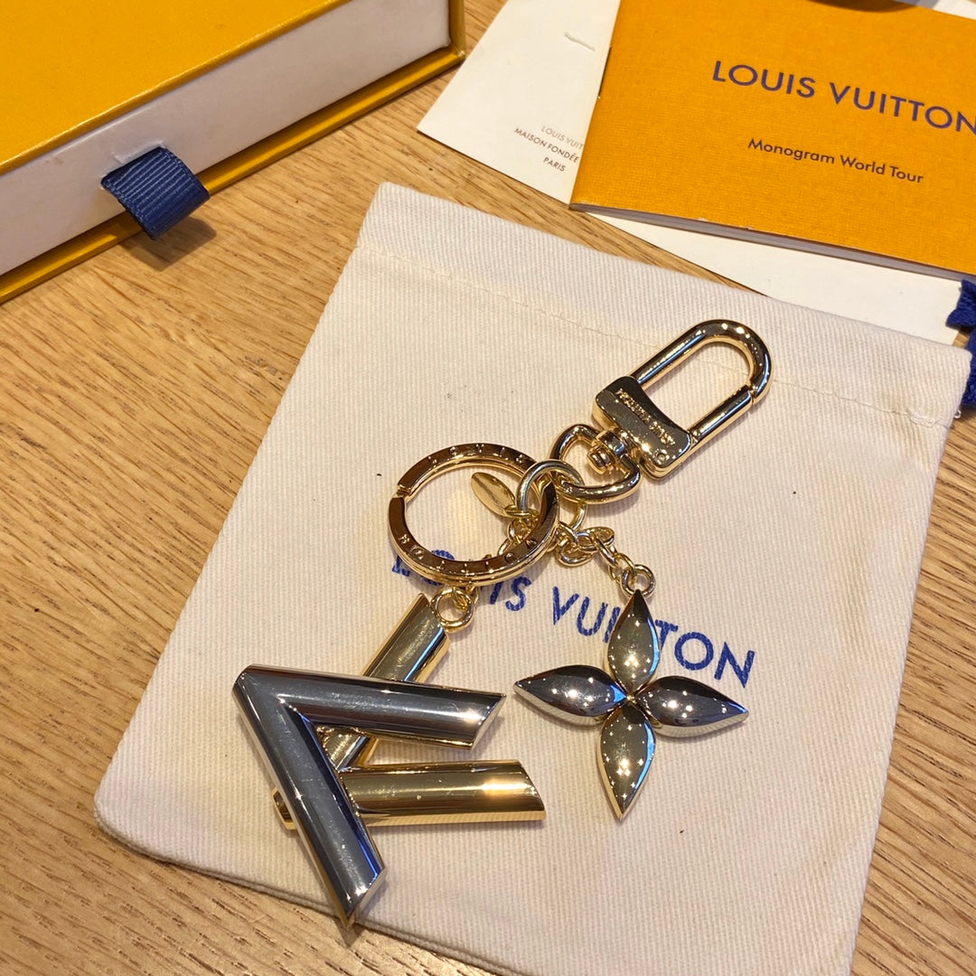 1E18ADE Stylish  Keychains