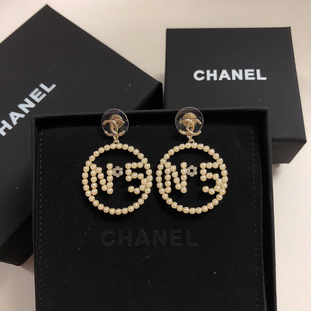 14C39EDE Stylish Earrings