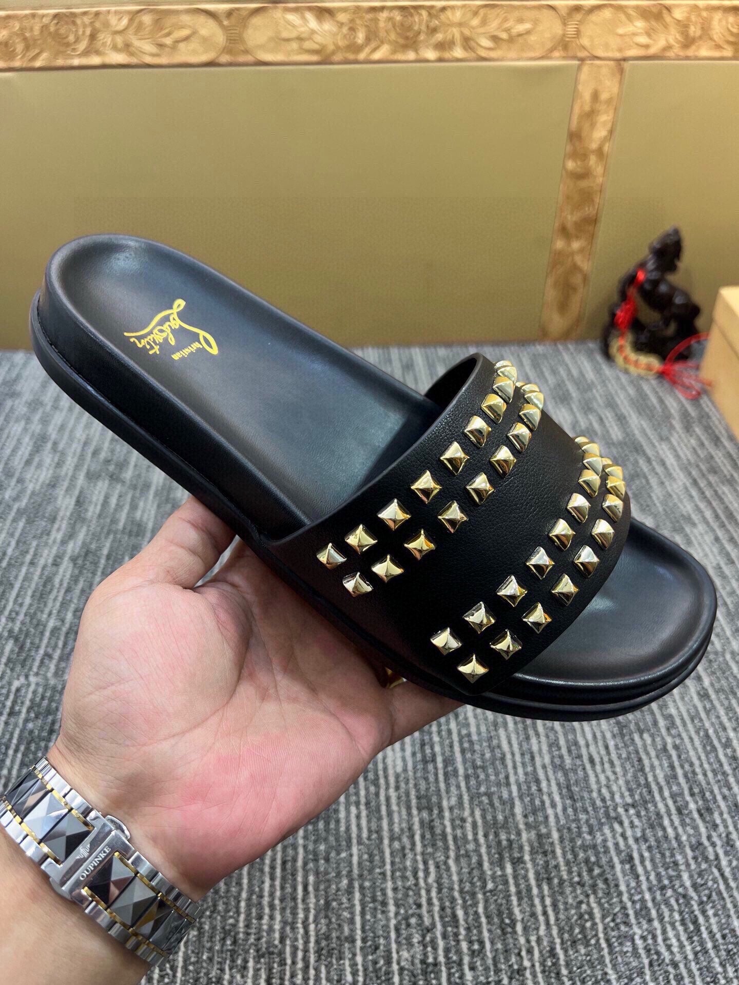 54A126ZDE Stylish slippers