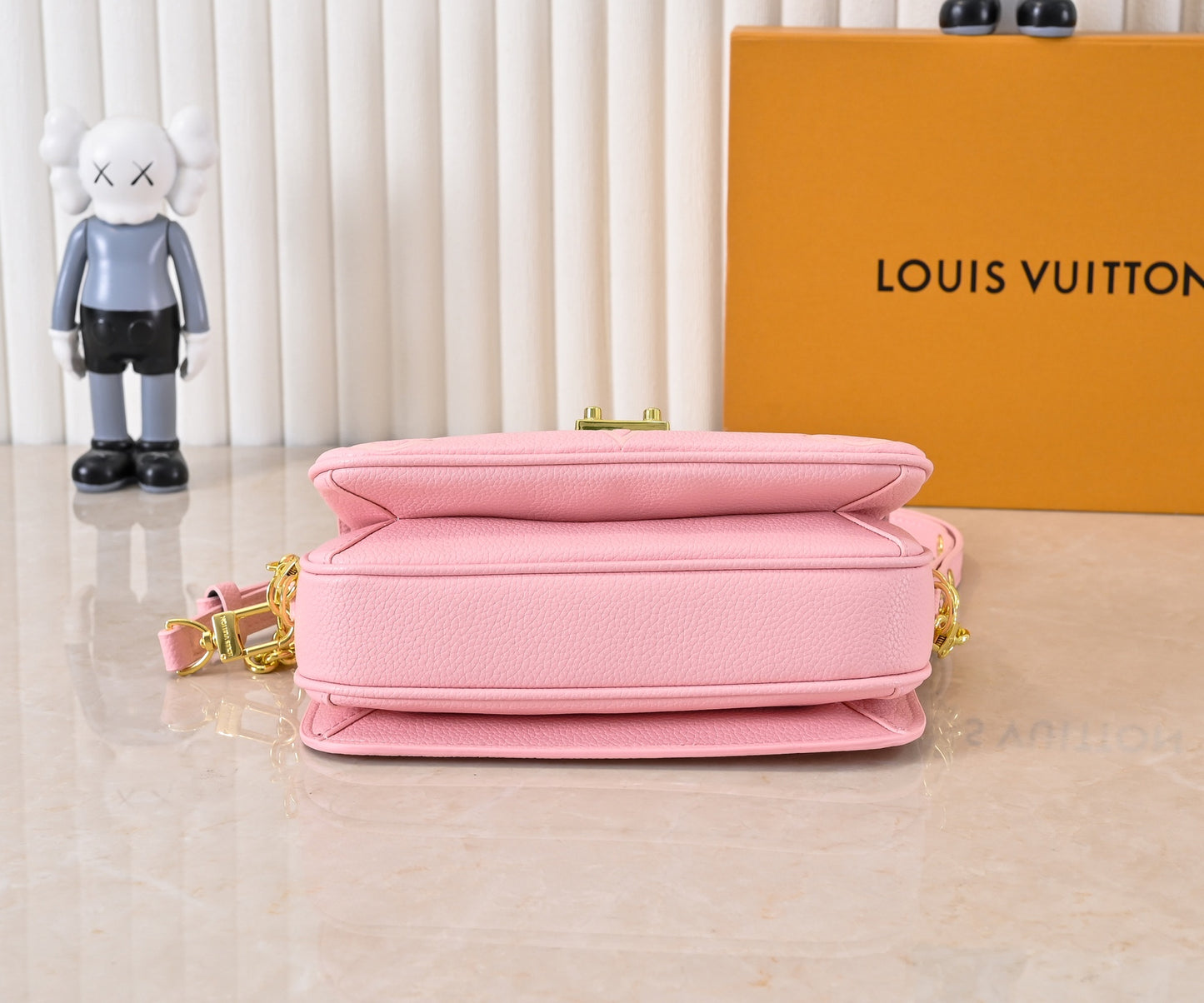 155NE38BDE Stylish leather bag