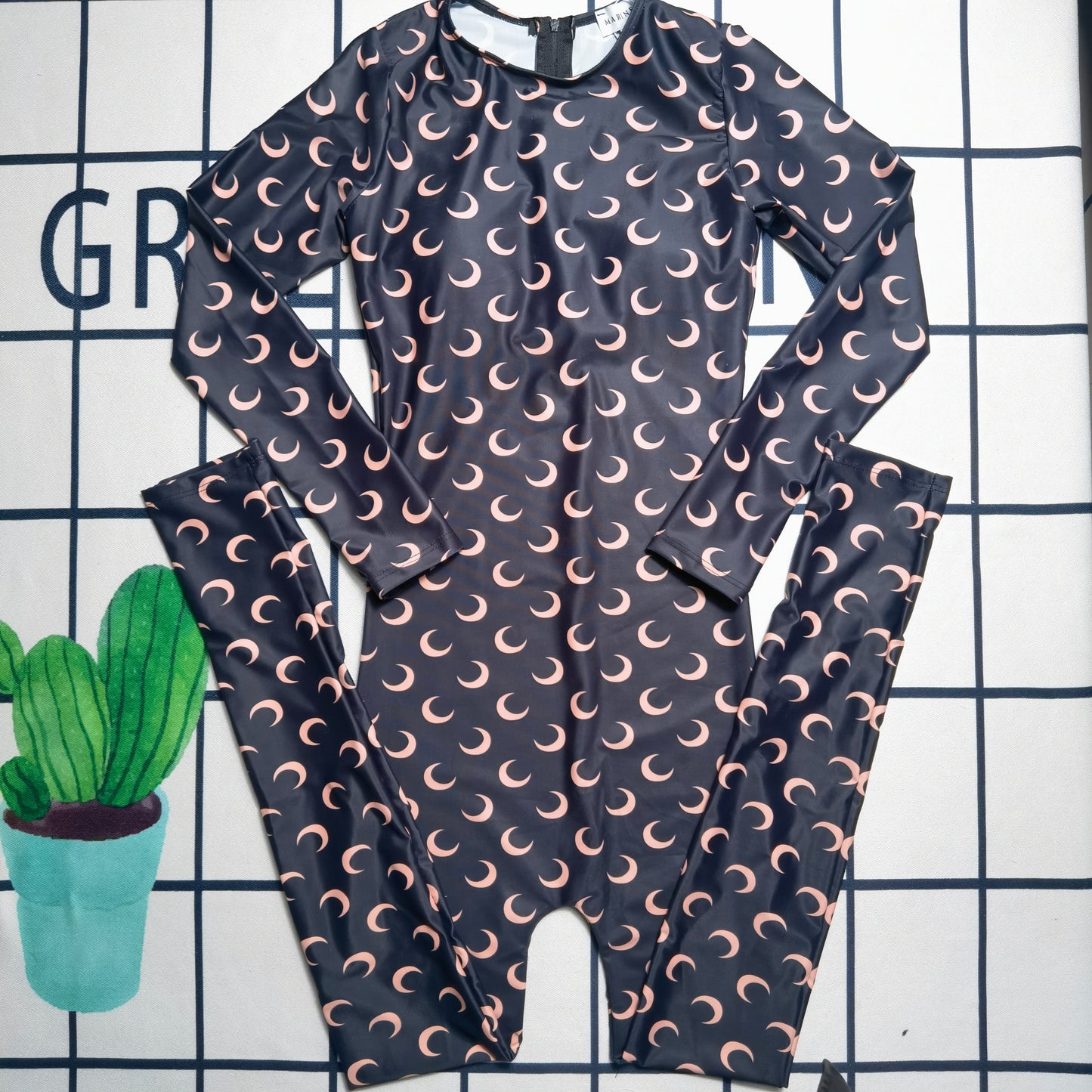 14A139YDE Stylish Long sleeve swimsuit