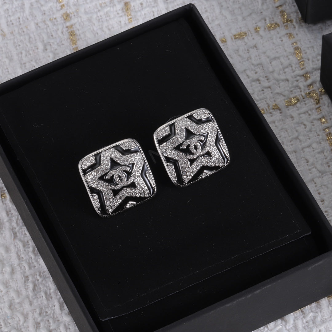 14C268EDE Stylish Earrings