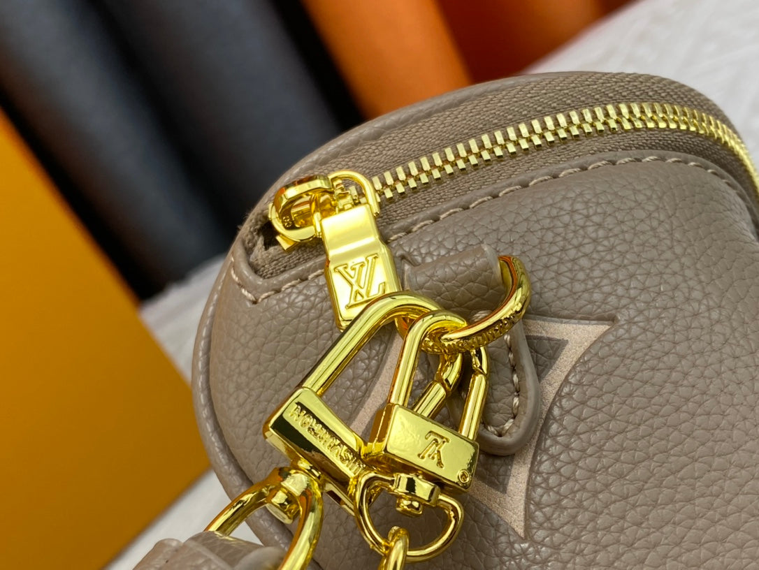 155NE58BDE Stylish leather bag