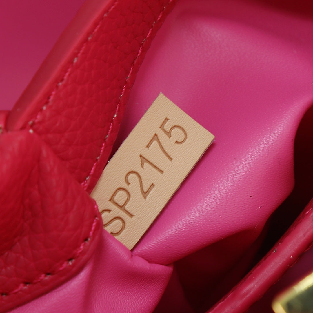 1XE182BDE Stylish leather bag 