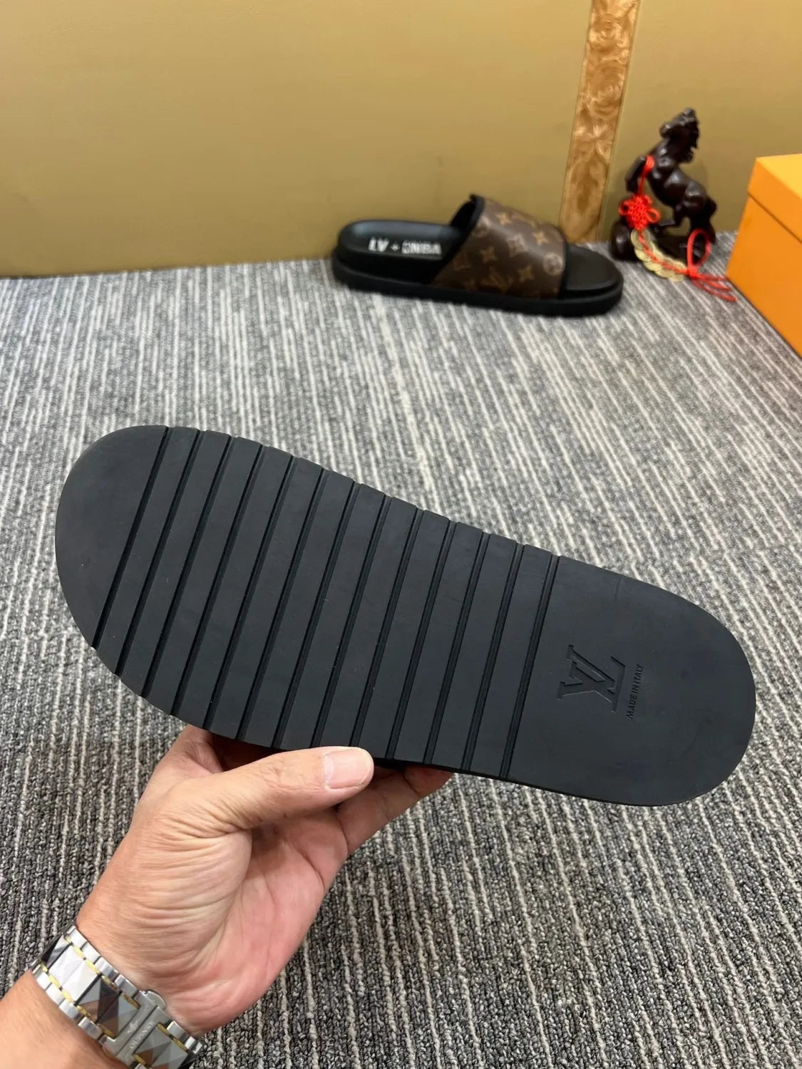 5YE47ZDE Stylish Slippers