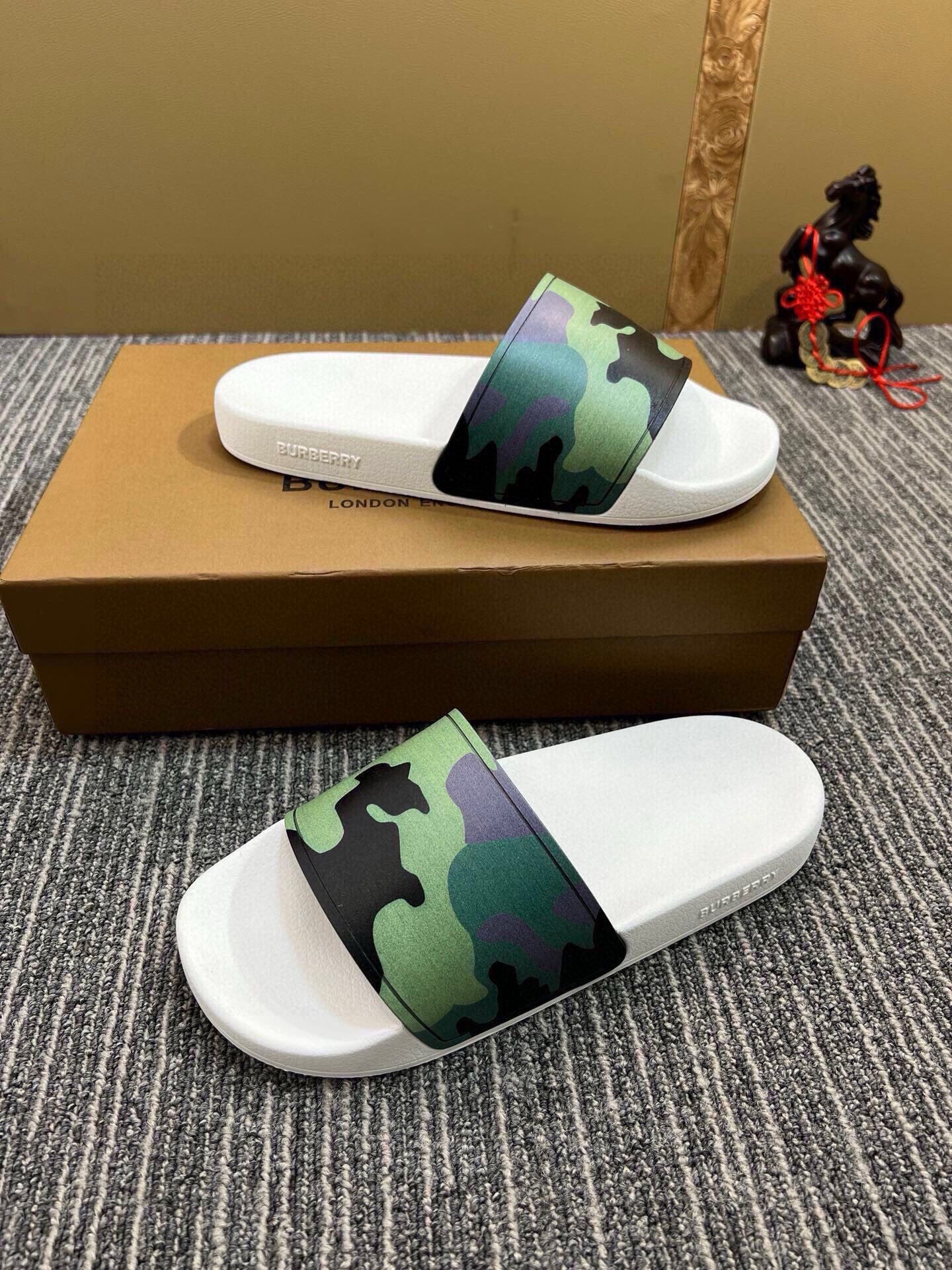 535ZR261ZDE Stylish Slippers