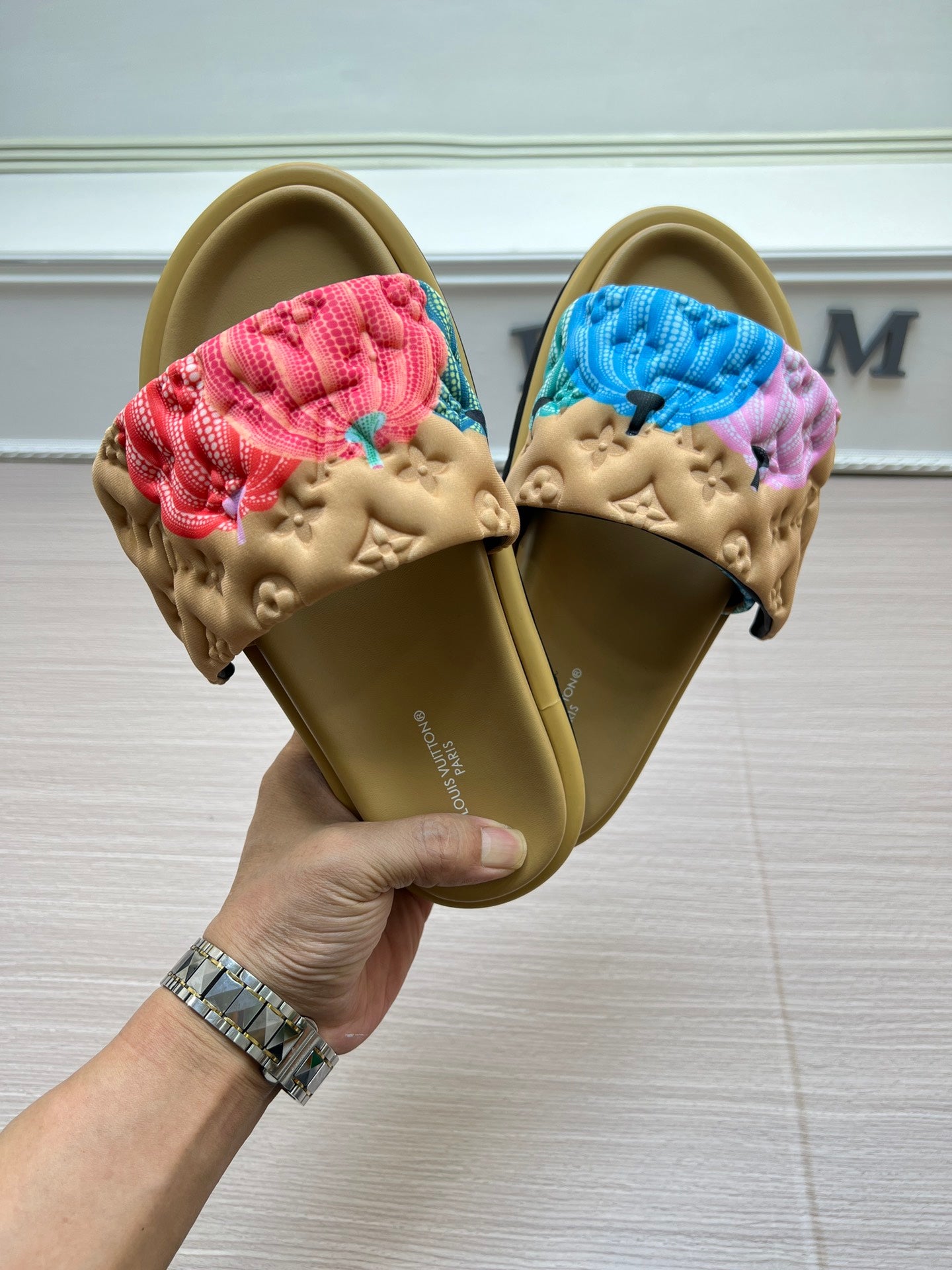 5YE154ZDE Stylish Slippers