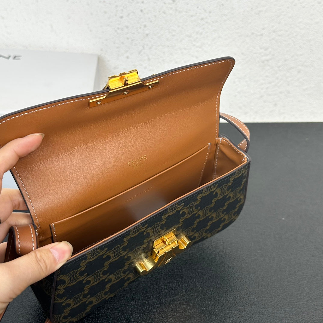 1XE271BDE Stylish leather bag 