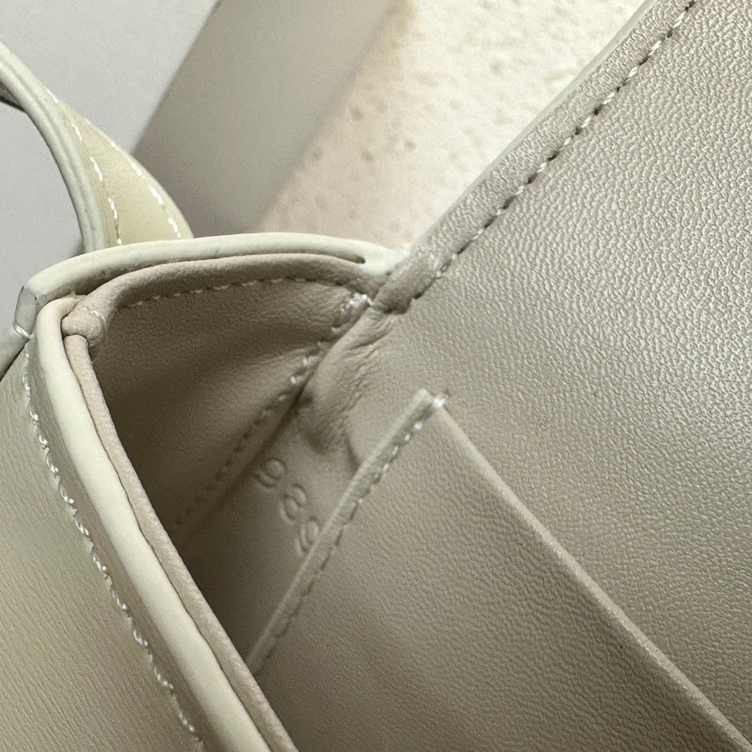 1XE271BDE Stylish leather bag 