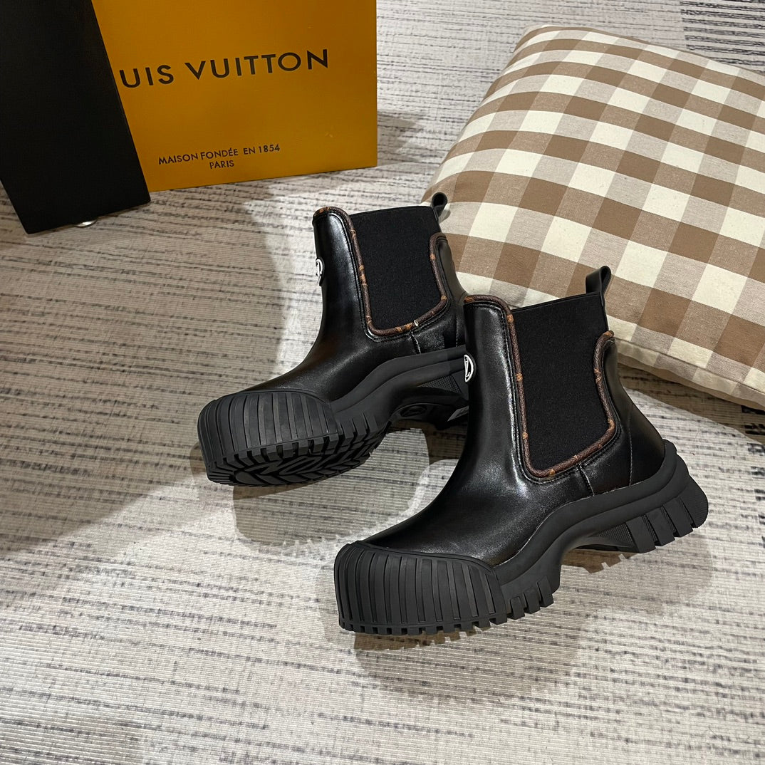 1JE8ZDE Stylish leather boots