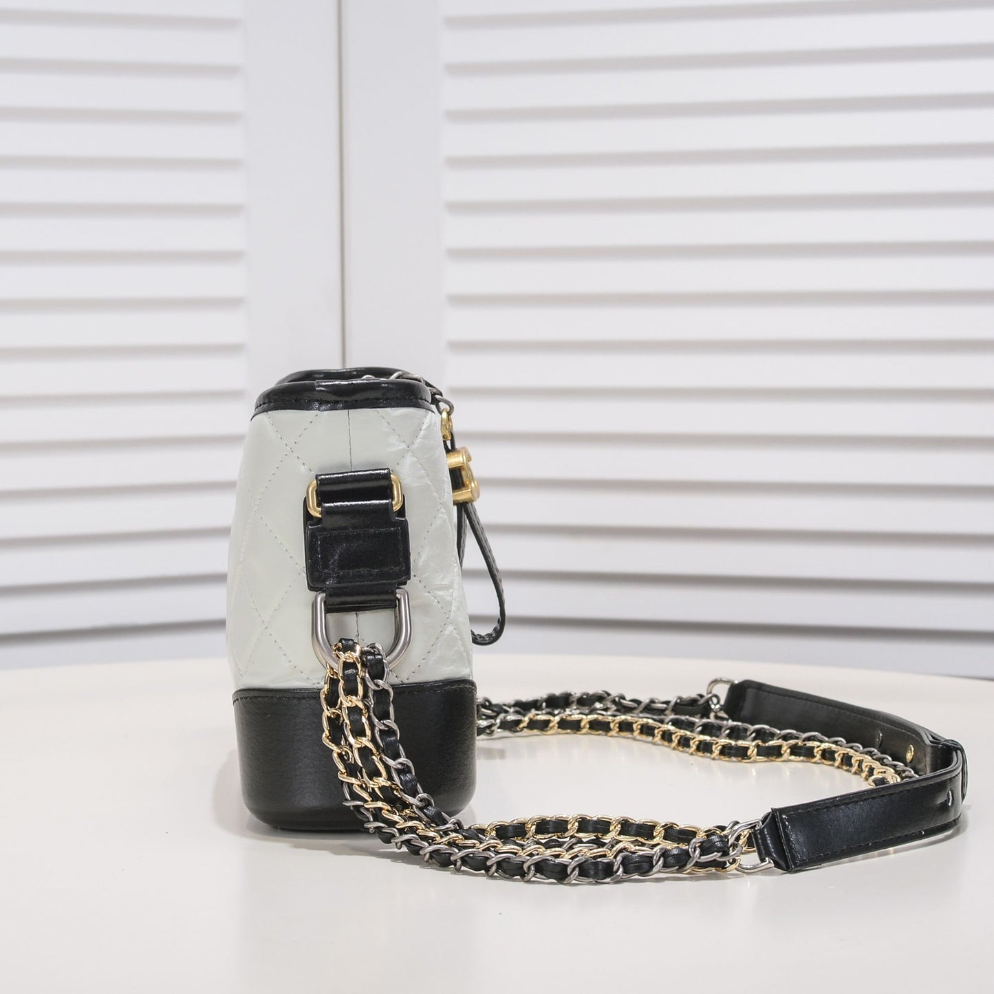 1XC261BDE Stylish leather bag 