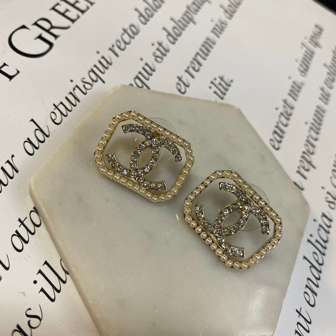 14C37EDE Stylish Earrings