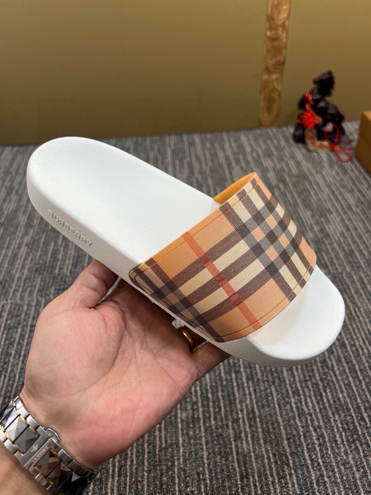 535ZR260ZDE Stylish Slippers