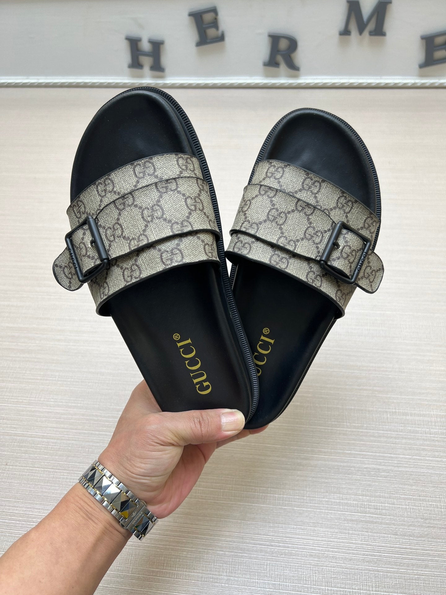 54B90ZDE Stylish slippers