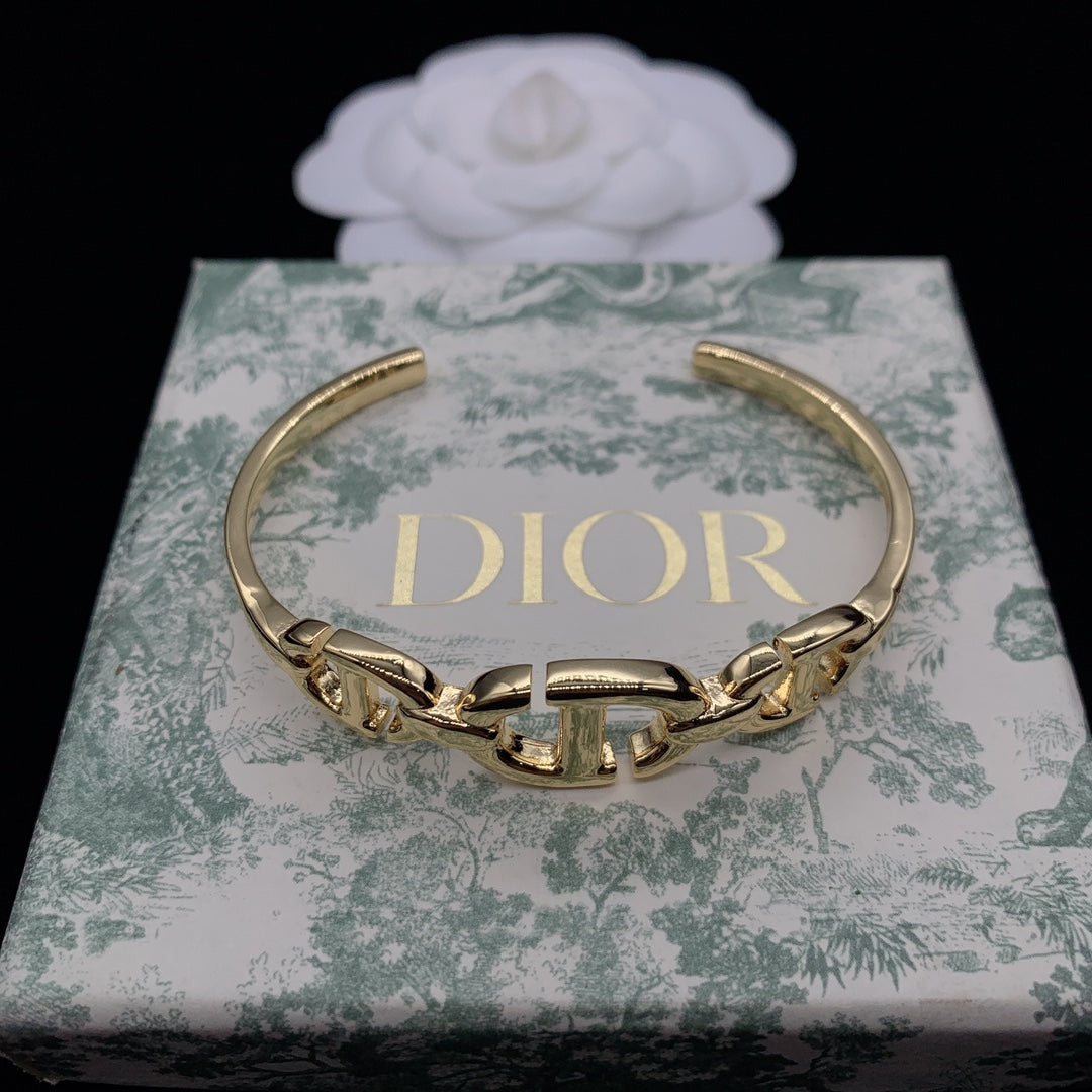 1YD465KDE Stylish Bracelets