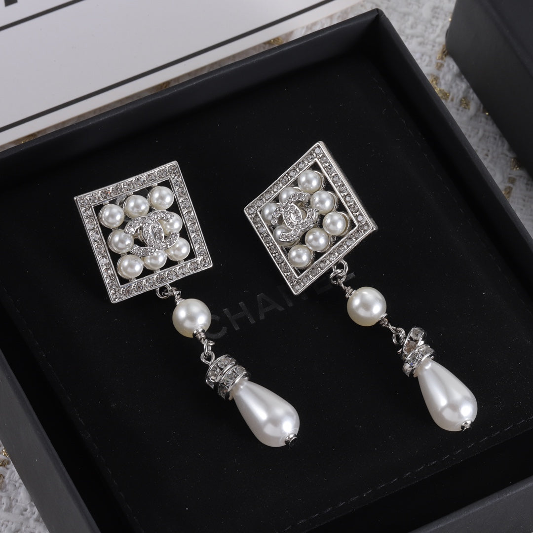 14C376EDE Stylish Earrings